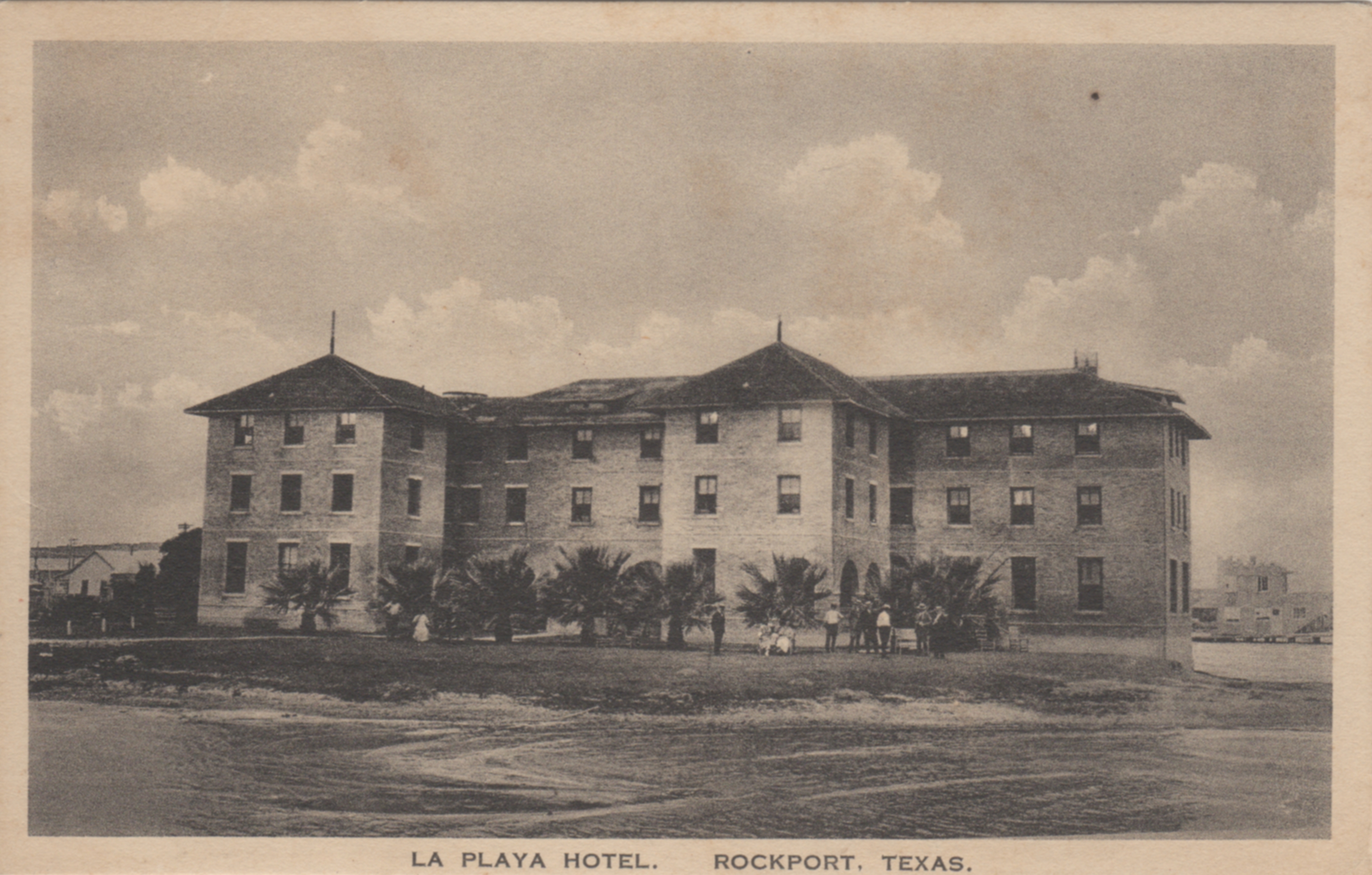 (07) 3-05 La Playa Hotel